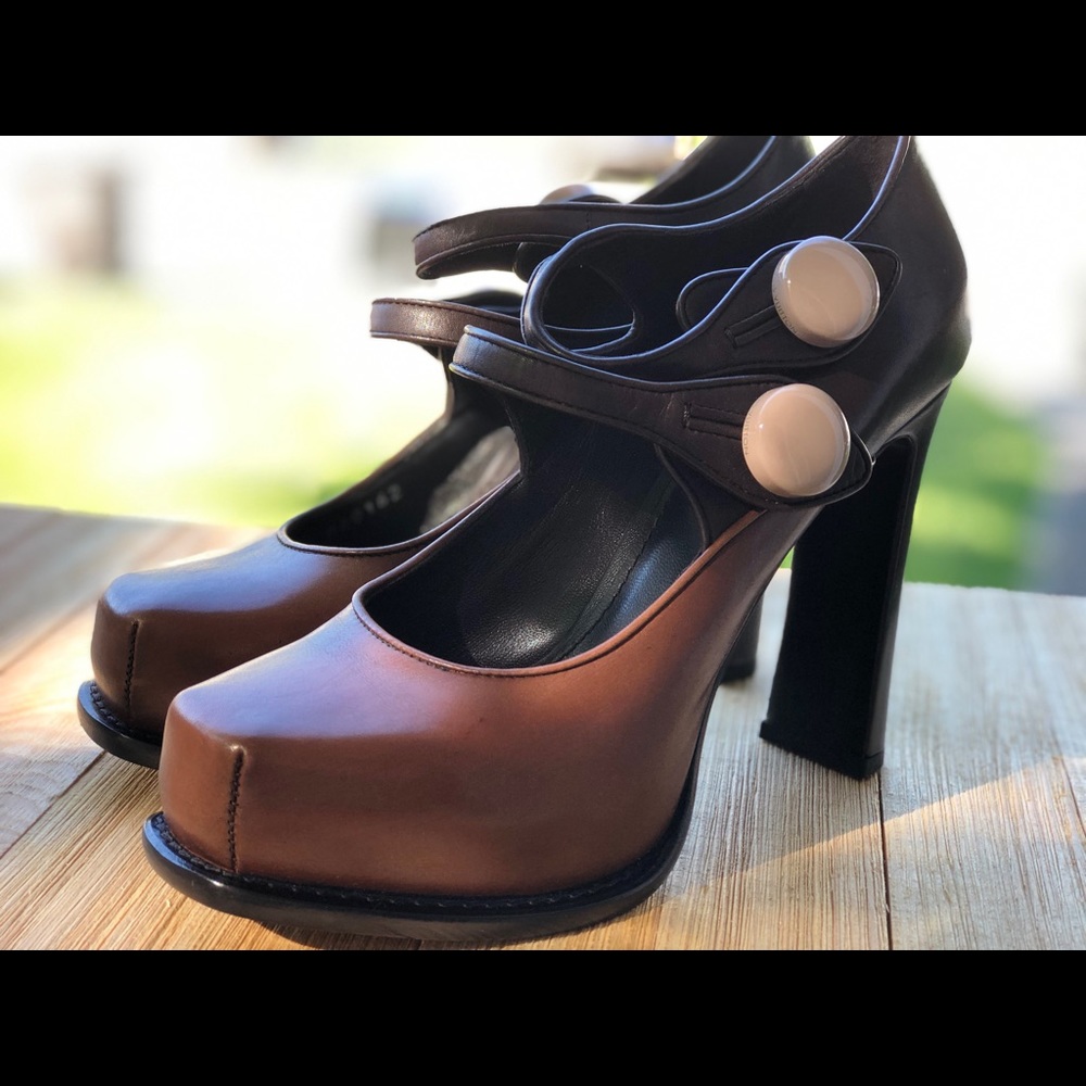 ✨Louis Vuitton On Time 2 Strap Pump Size 38✨